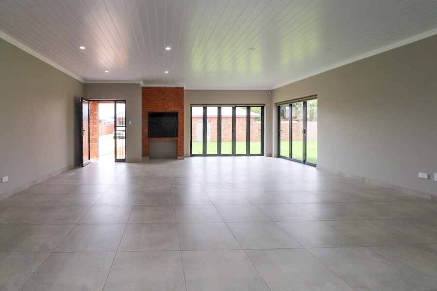 3 Bedroom Property for Sale in Flamwood North West